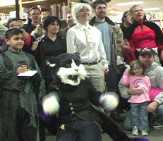 schuler-gaiman-kitty The crowd at Schuler Books in Okemos urged Neil Gaiman to choose their store to visit